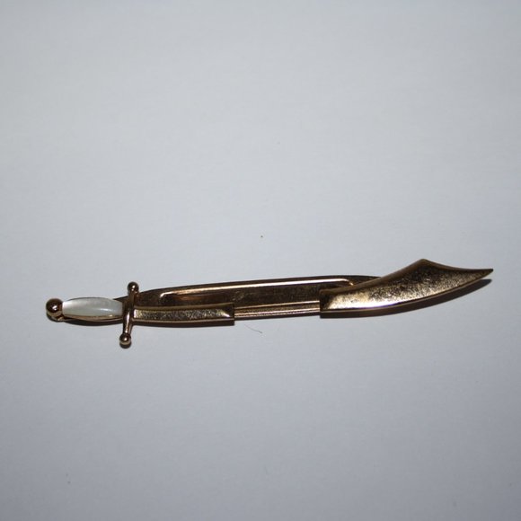 Handsome sword gold and mother of pearl Swank clip